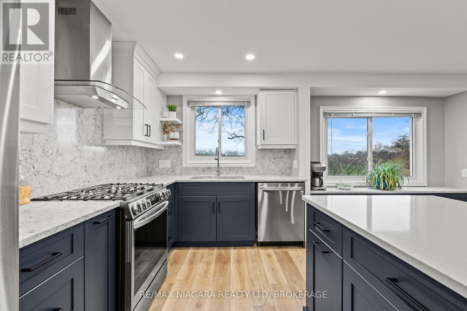 7 Garrison Village Drive, Niagara-On-The-Lake, Ontario  L0S 1J0 - Photo 6 - X12947818