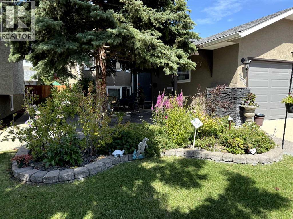 1328 Meadowbrook Drive SE, Airdrie, Alberta  T4A 2A3 - Photo 2 - A2286730