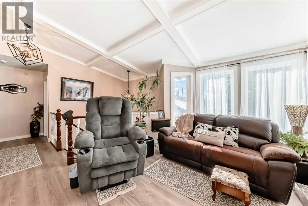 1328 Meadowbrook Drive SE, Airdrie, Alberta  T4A 2A3 - Photo 12 - A2286730