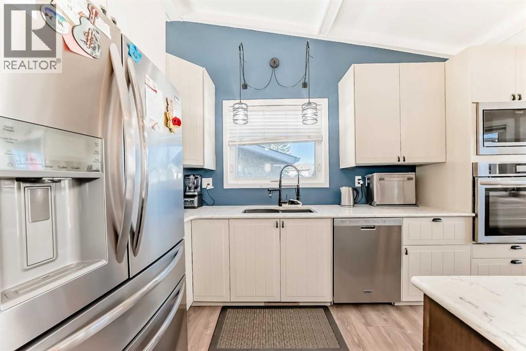 1328 Meadowbrook Drive SE, Airdrie, Alberta  T4A 2A3 - Photo 10 - A2286730