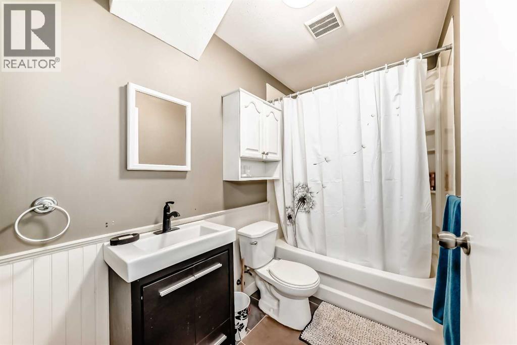 1328 Meadowbrook Drive SE, Airdrie, Alberta  T4A 2A3 - Photo 29 - A2286730