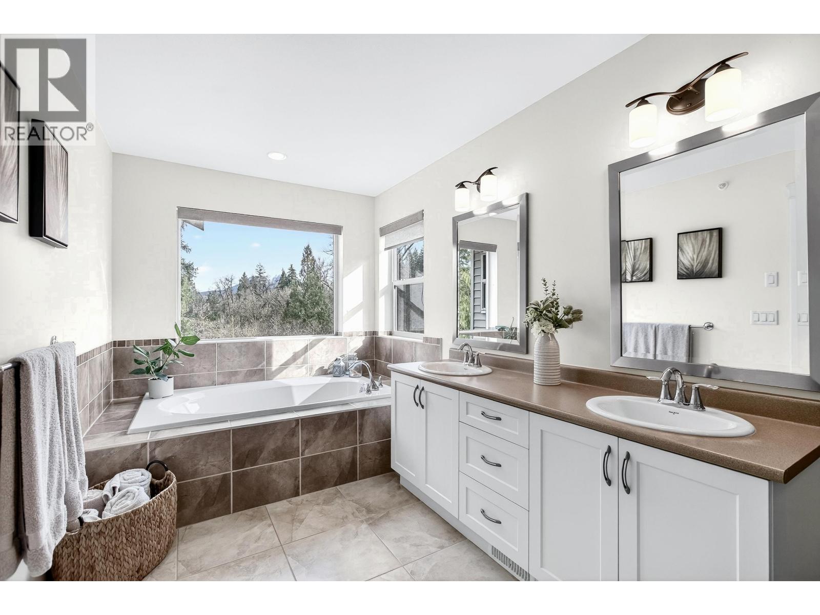 24409 Kimola Drive, Maple Ridge, British Columbia  V2W 0B9 - Photo 22 - R3106121