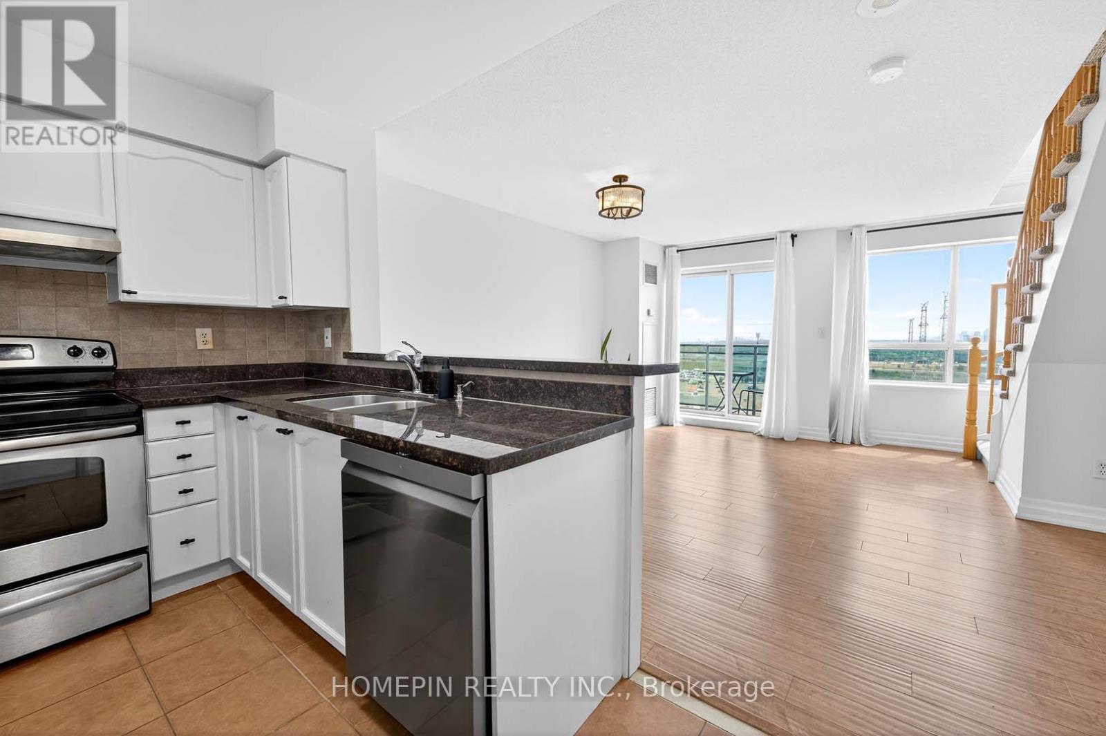 1103 - 39 Oneida Crescent, Richmond Hill, Ontario  L4B 4T9 - Photo 4 - N12947830