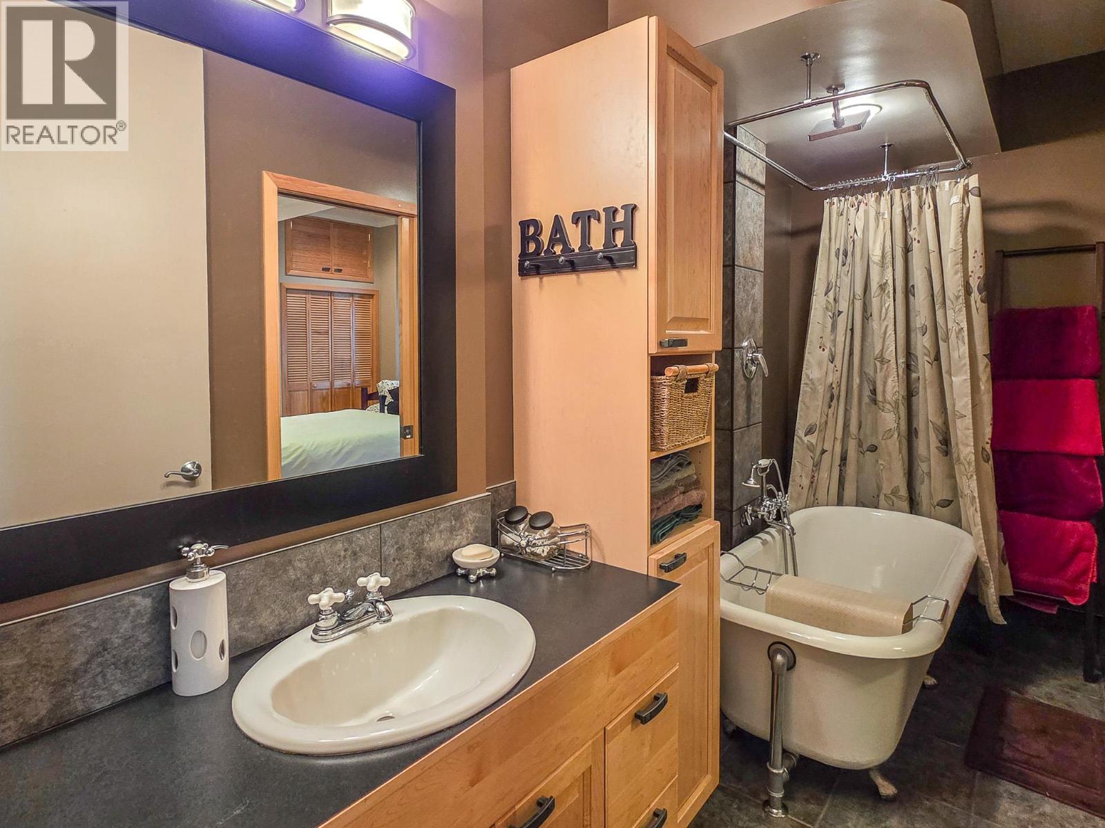 17222 Pilot Bay Road, Kootenay Bay, British Columbia  V0B 1E0 - Photo 29 - 10381328