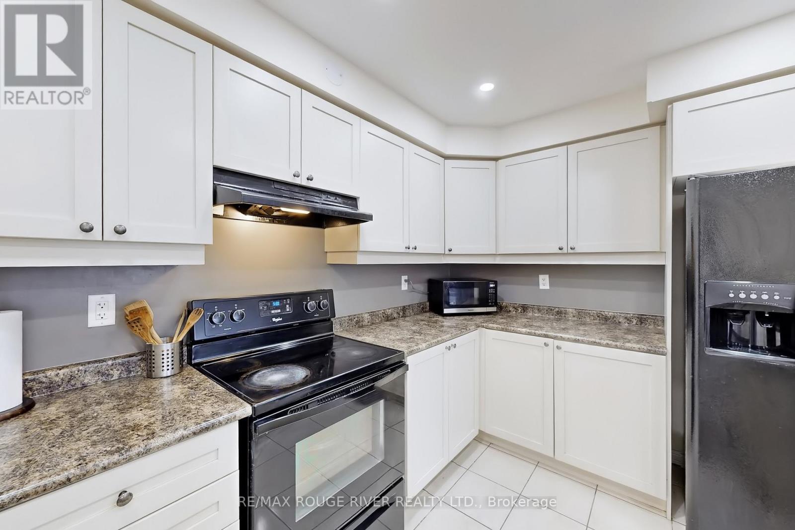 90 Suitor Court, Milton, Ontario  L9T 8R9 - Photo 9 - W12933674