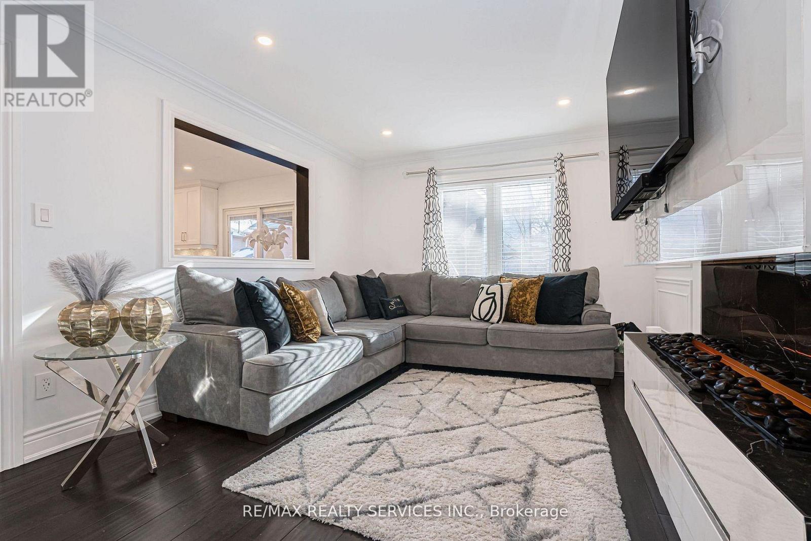 18 Creekview Court, Brampton, Ontario  L6Z 3Y2 - Photo 17 - W12947356