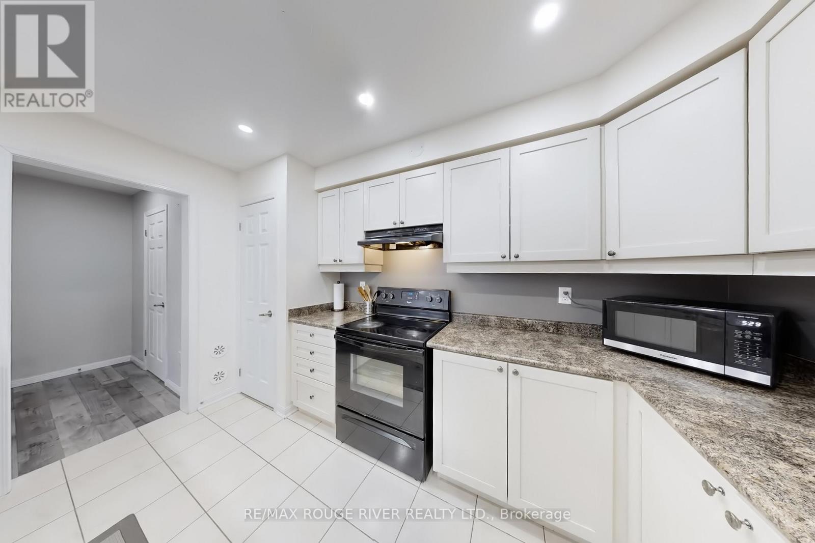 90 Suitor Court, Milton, Ontario  L9T 8R9 - Photo 10 - W12933674