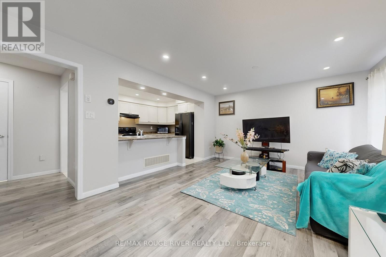 90 Suitor Court, Milton, Ontario  L9T 8R9 - Photo 6 - W12933674