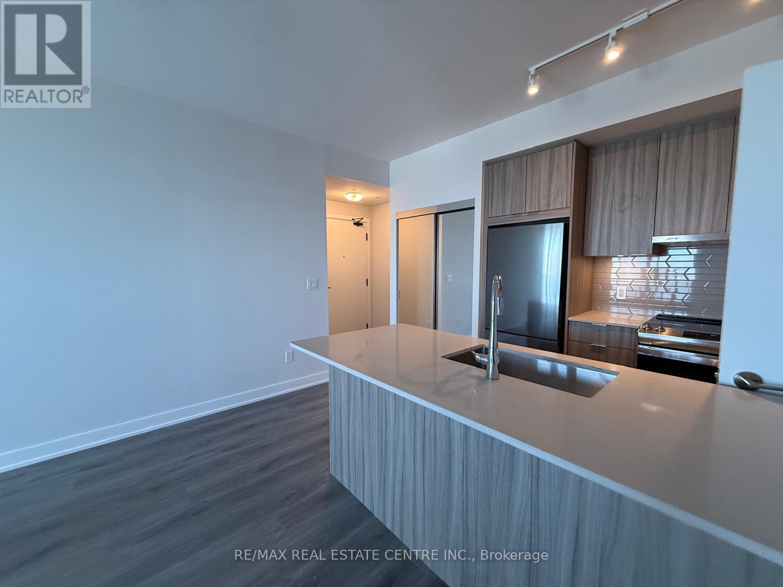 4301 - 430 Square One Drive, Mississauga, Ontario  L5B 0L6 - Photo 11 - W12947772