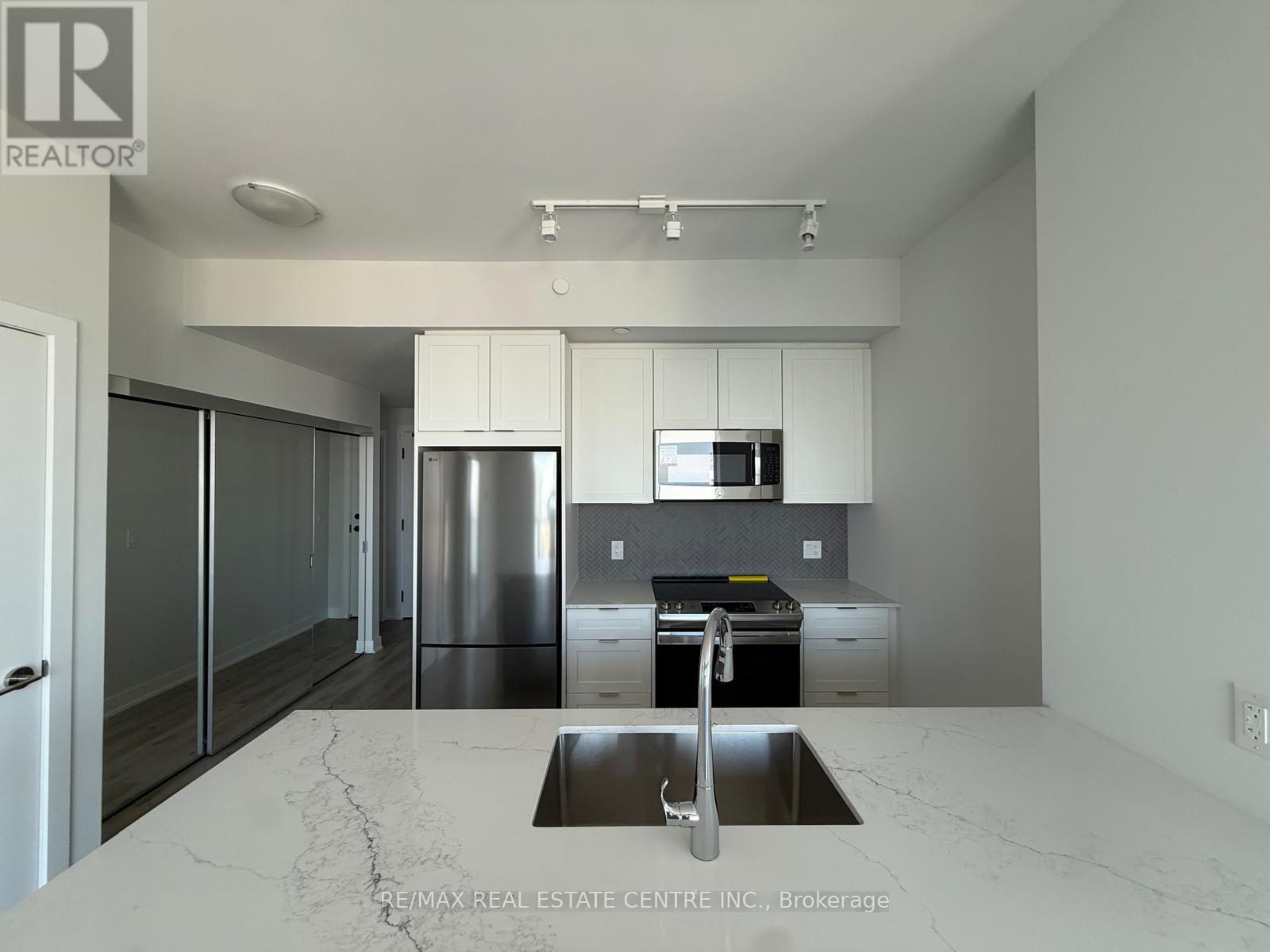 4301 - 430 Square One Drive, Mississauga, Ontario  L5B 0L6 - Photo 12 - W12947772