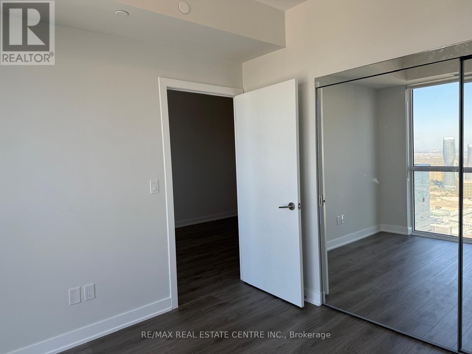 4301 - 430 Square One Drive, Mississauga, Ontario  L5B 0L6 - Photo 21 - W12947772