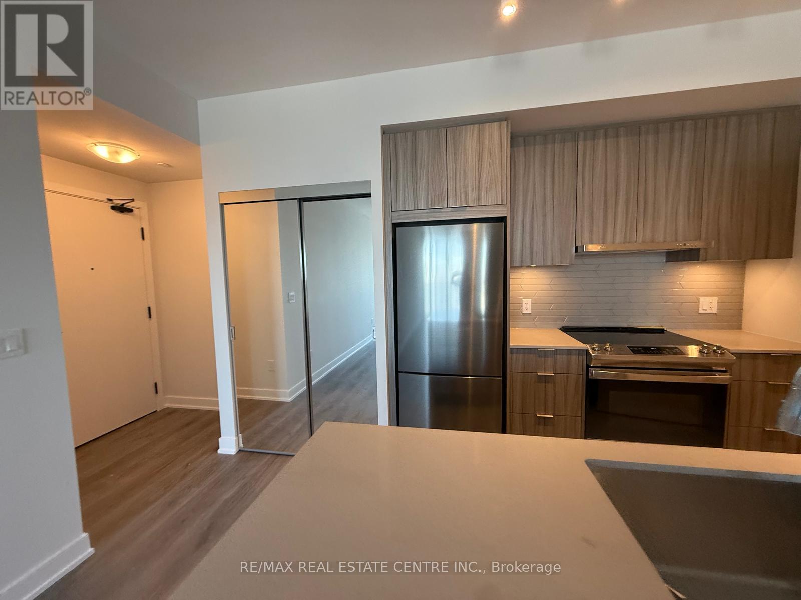 4301 - 430 Square One Drive, Mississauga, Ontario  L5B 0L6 - Photo 3 - W12947772