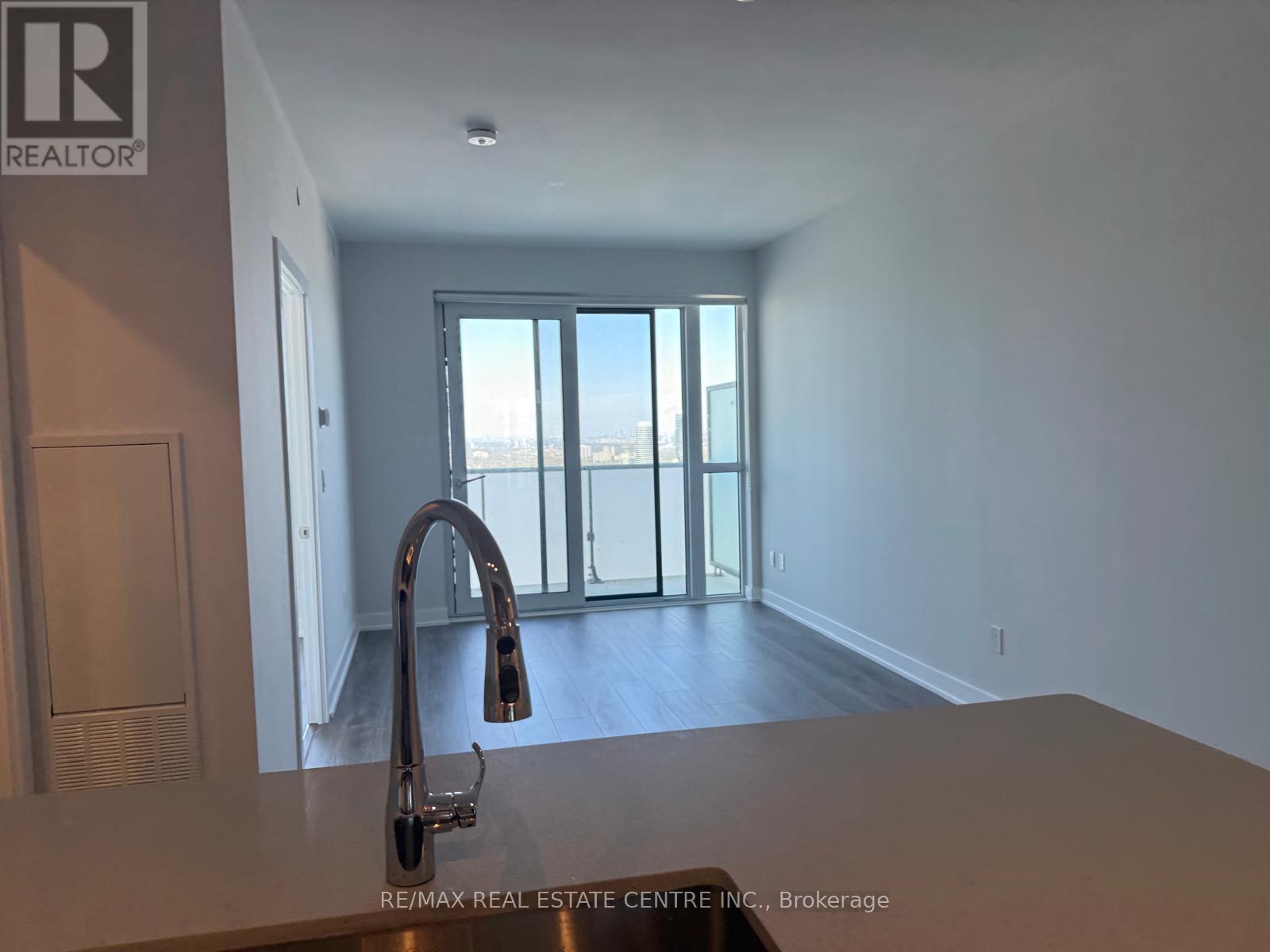 4301 - 430 Square One Drive, Mississauga, Ontario  L5B 0L6 - Photo 5 - W12947772