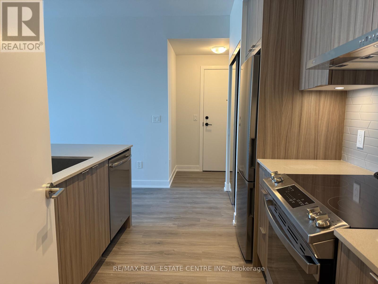 4301 - 430 Square One Drive, Mississauga, Ontario  L5B 0L6 - Photo 6 - W12947772