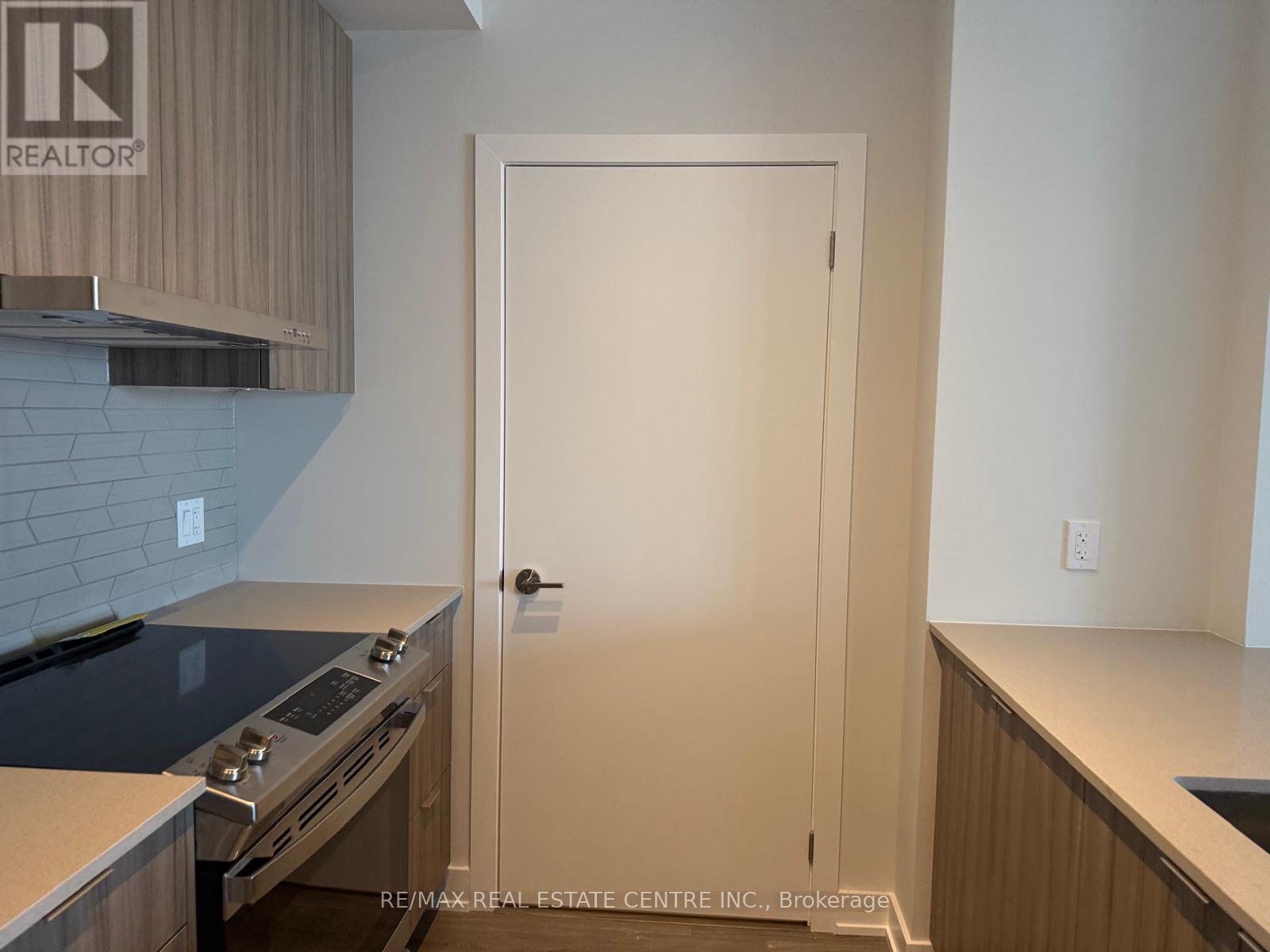 4301 - 430 Square One Drive, Mississauga, Ontario  L5B 0L6 - Photo 7 - W12947772