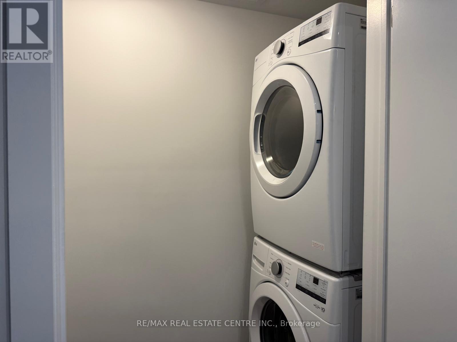 4301 - 430 Square One Drive, Mississauga, Ontario  L5B 0L6 - Photo 8 - W12947772