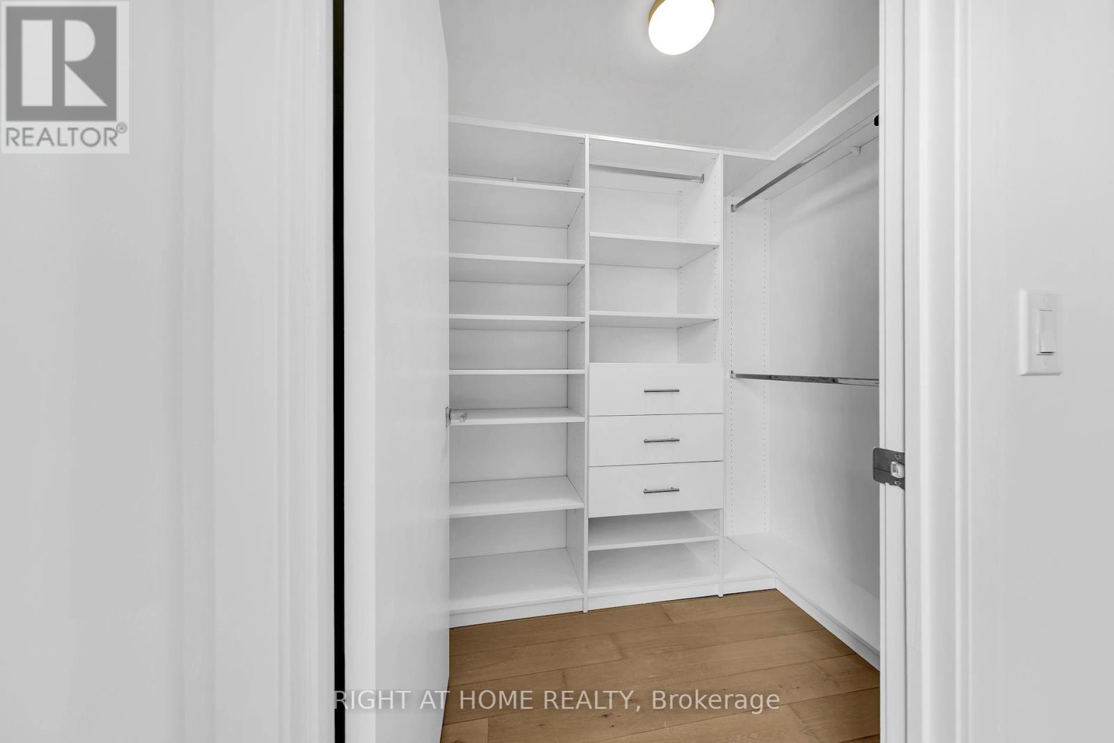 613 - 530 Indian Grove, Toronto, Ontario  M6P 0B3 - Photo 27 - W12947782