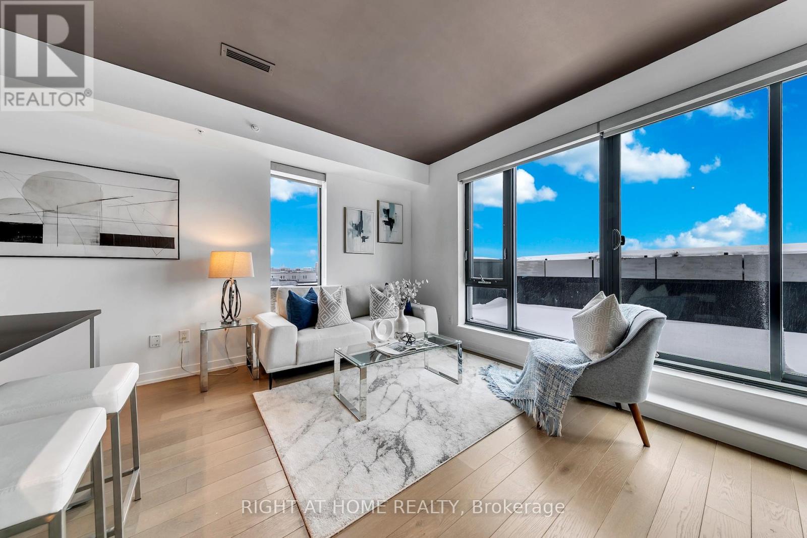 613 - 530 Indian Grove, Toronto, Ontario  M6P 0B3 - Photo 4 - W12947782