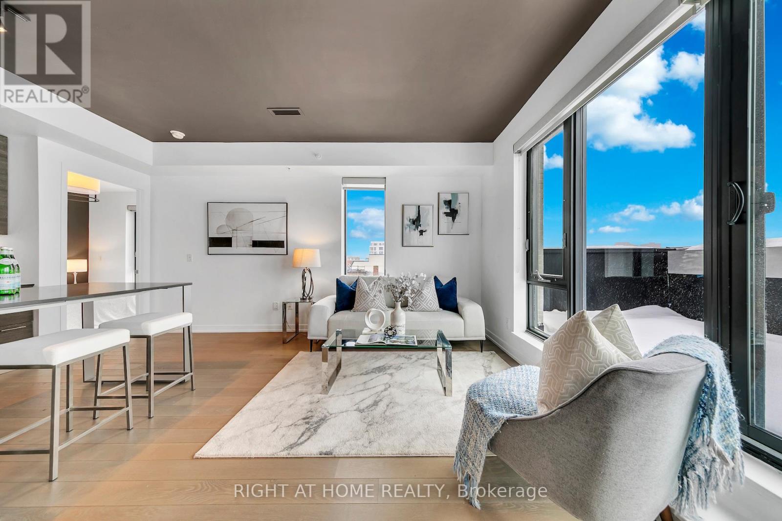 613 - 530 Indian Grove, Toronto, Ontario  M6P 0B3 - Photo 5 - W12947782