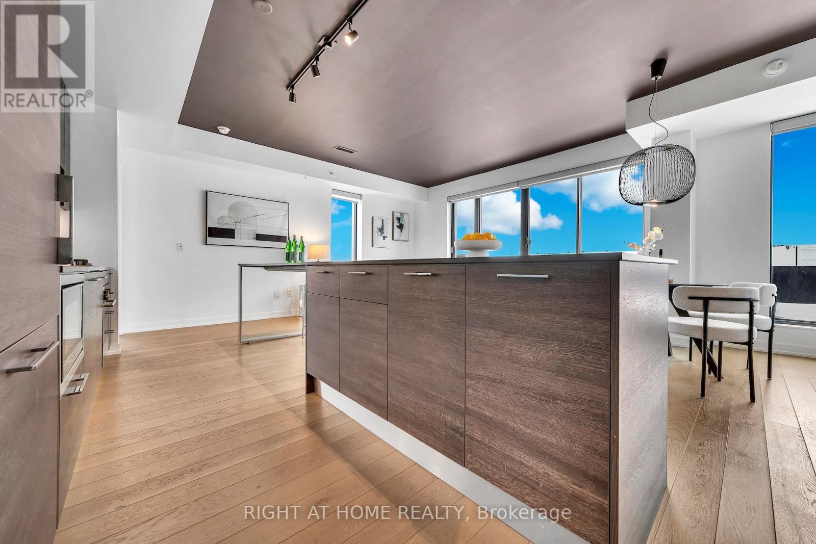 613 - 530 Indian Grove, Toronto, Ontario  M6P 0B3 - Photo 8 - W12947782