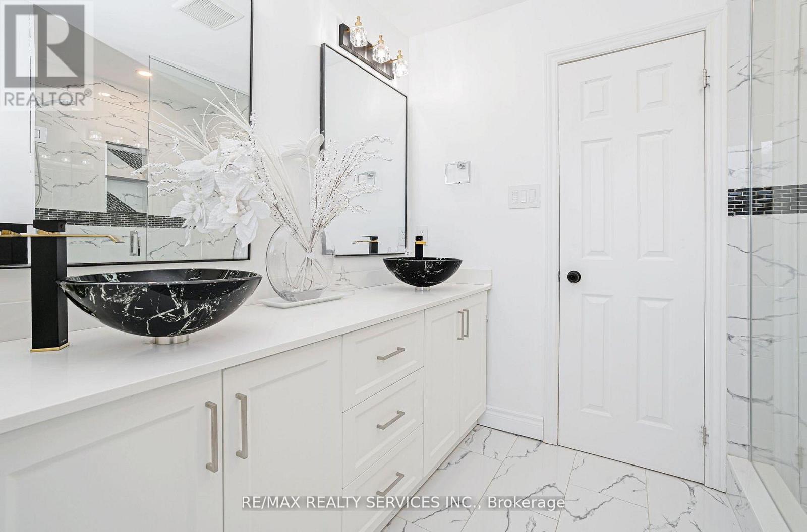 18 Creekview Court, Brampton, Ontario  L6Z 3Y2 - Photo 27 - W12947356