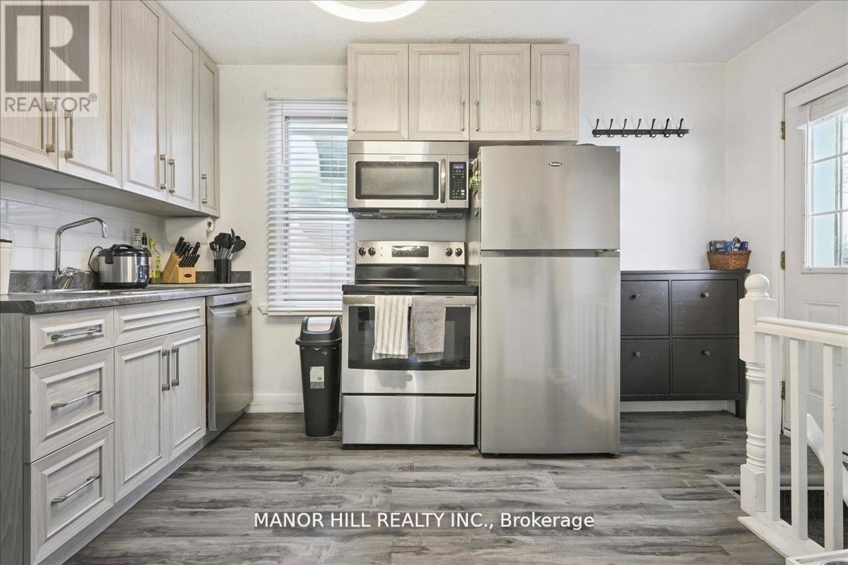 #2 - 929 Lakeshore Road E, Mississauga, Ontario  L5E 1E3 - Photo 3 - W12947806