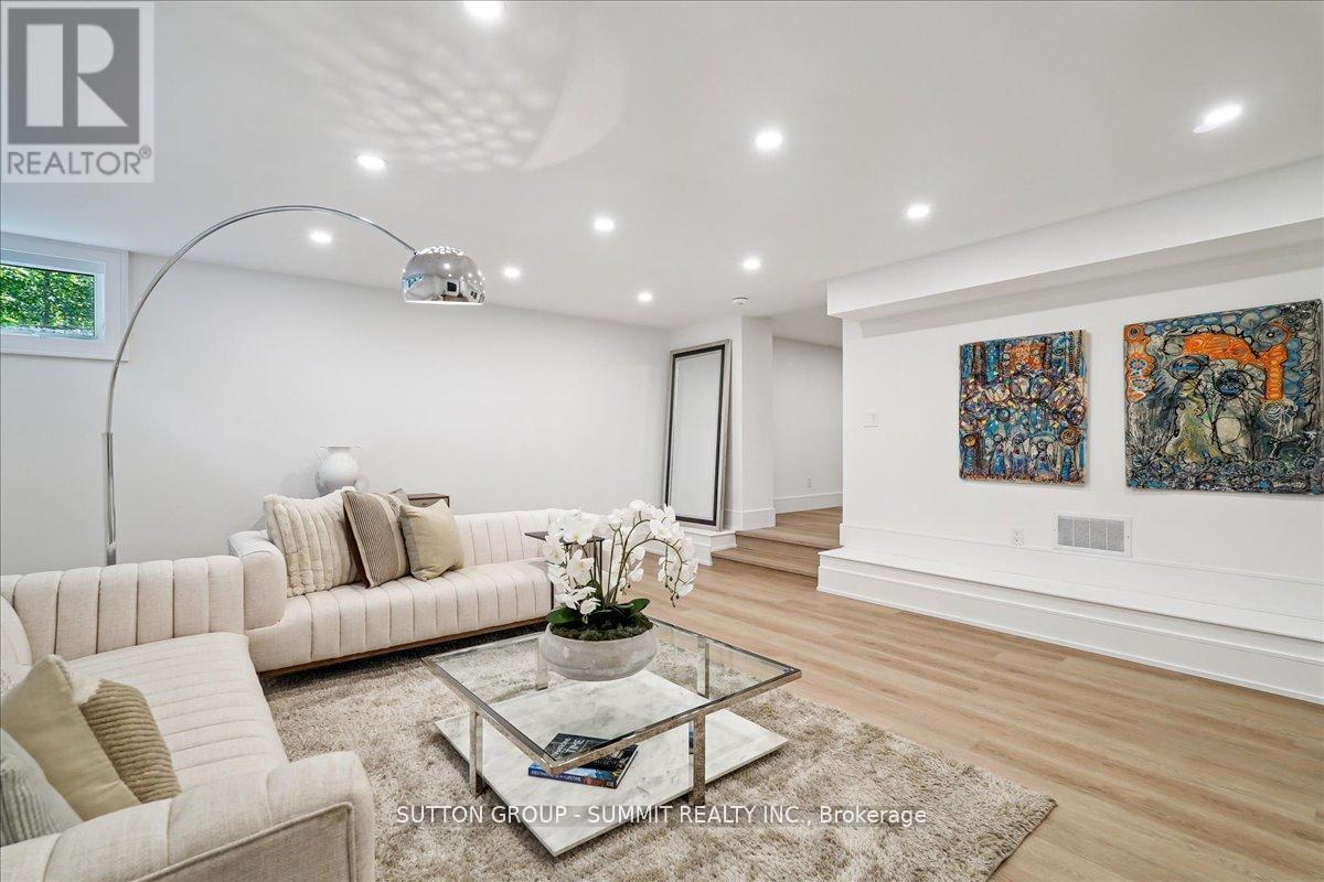 1100 Cedar Grove Boulevard, Oakville, Ontario  L6J 2C4 - Photo 37 - W12947808