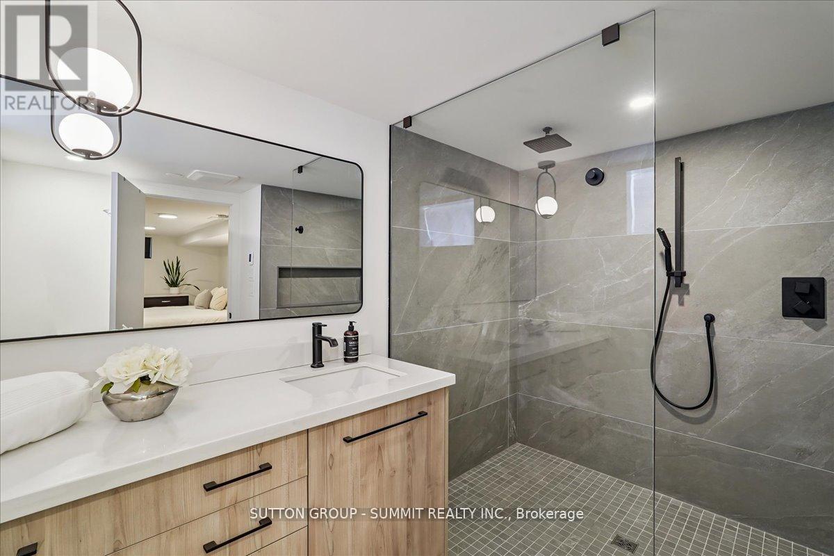 1100 Cedar Grove Boulevard, Oakville, Ontario  L6J 2C4 - Photo 40 - W12947808