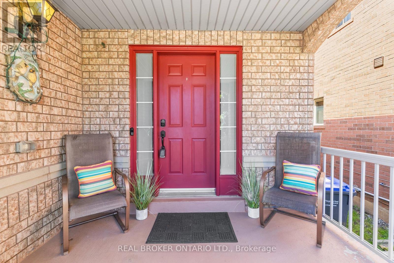 56 Lockheed Crescent, Brampton, Ontario  L7A 3G4 - Photo 4 - W12947842