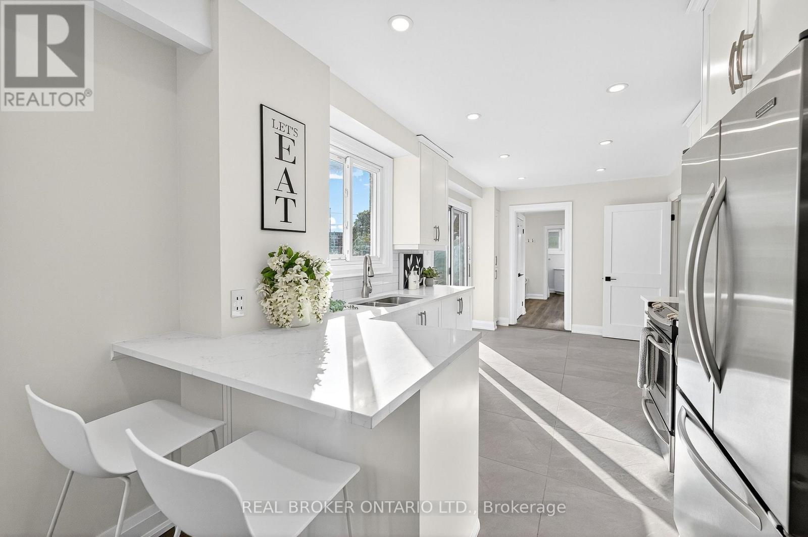 10 Essex Place, Brampton, Ontario  L6T 2A6 - Photo 11 - W12947856