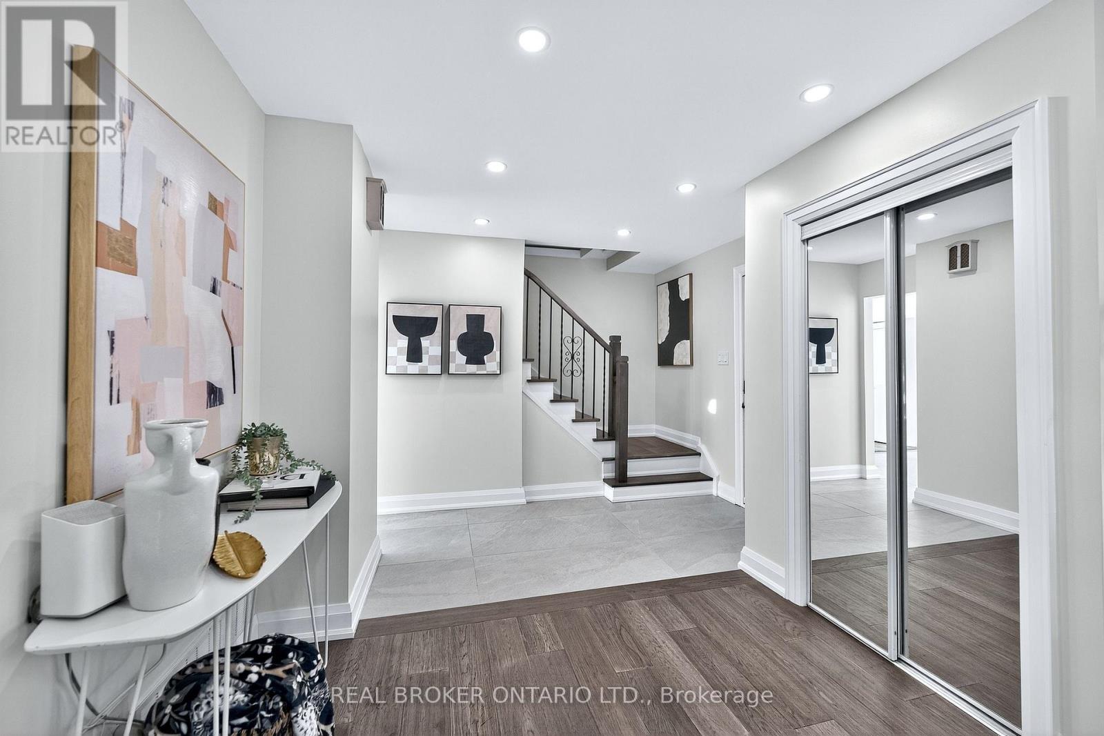 10 Essex Place, Brampton, Ontario  L6T 2A6 - Photo 3 - W12947856