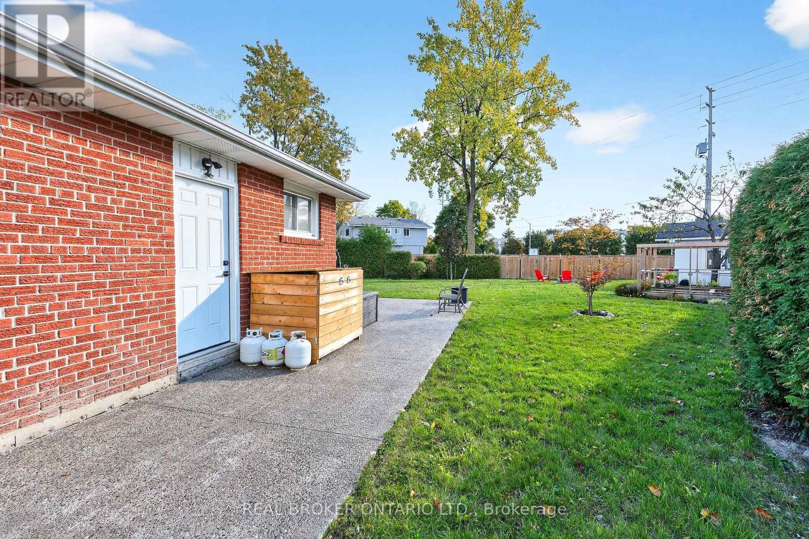 10 Essex Place, Brampton, Ontario  L6T 2A6 - Photo 49 - W12947856