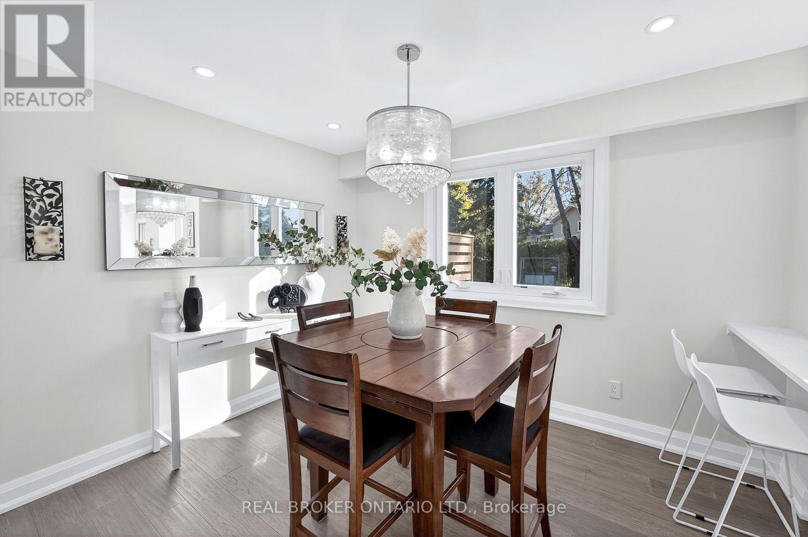 10 Essex Place, Brampton, Ontario  L6T 2A6 - Photo 9 - W12947856