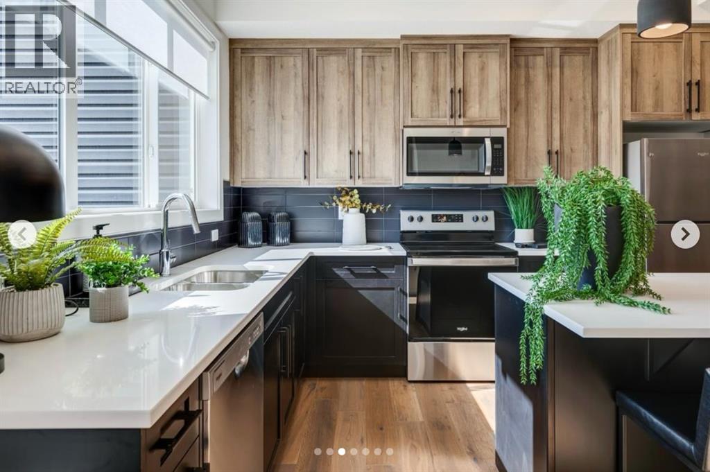 81 Sora Gate SE, Calgary, Alberta  T3S 0M6 - Photo 2 - A2295325