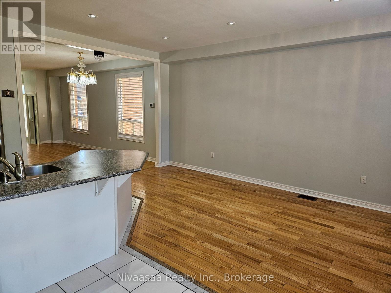 926 Ledbury Crescent, Mississauga, Ontario  L5V 2P8 - Photo 10 - W12947918