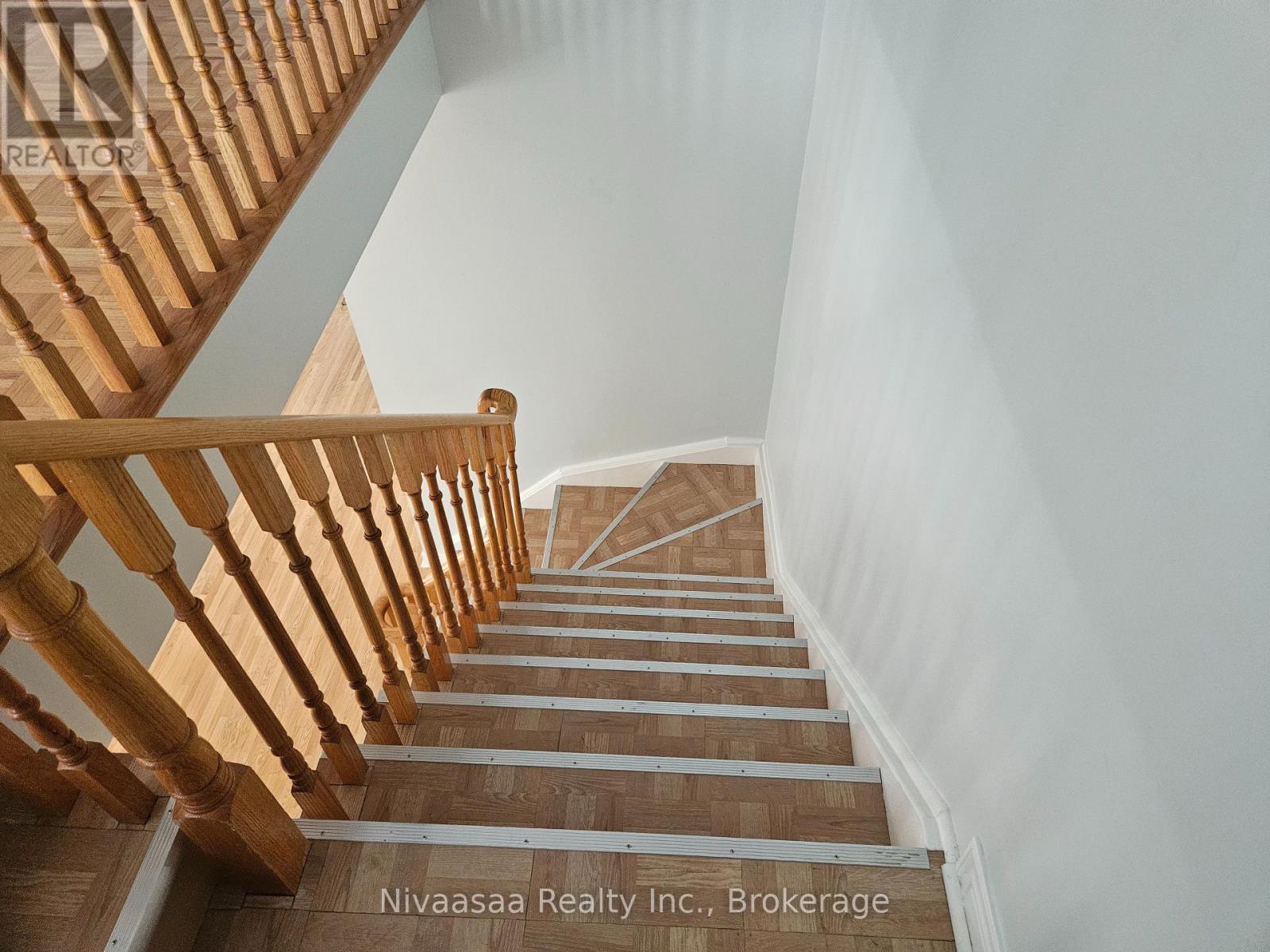 926 Ledbury Crescent, Mississauga, Ontario  L5V 2P8 - Photo 12 - W12947918