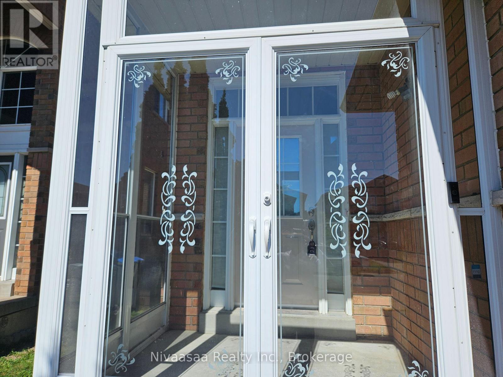 926 Ledbury Crescent, Mississauga, Ontario  L5V 2P8 - Photo 2 - W12947918