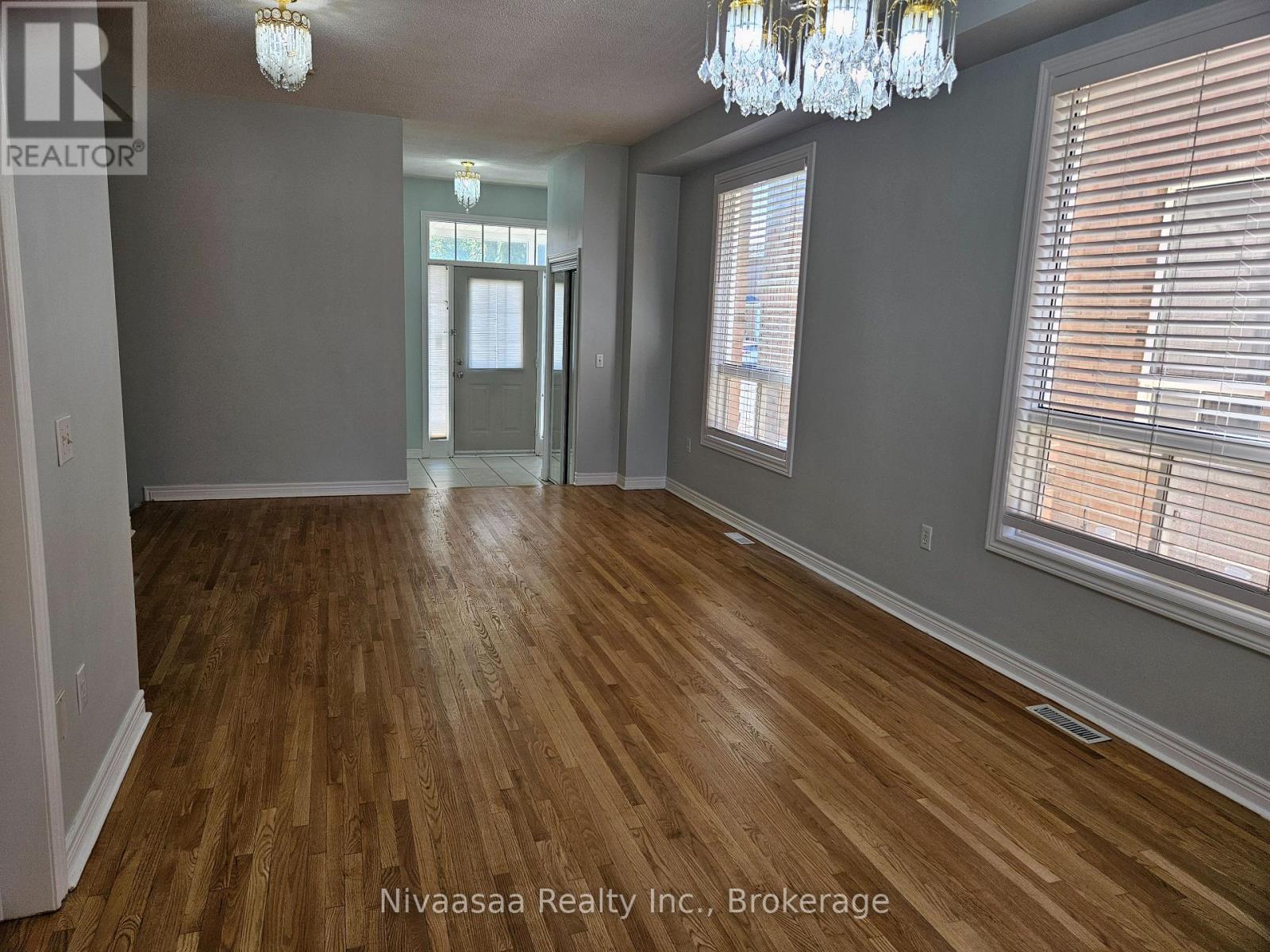 926 Ledbury Crescent, Mississauga, Ontario  L5V 2P8 - Photo 4 - W12947918