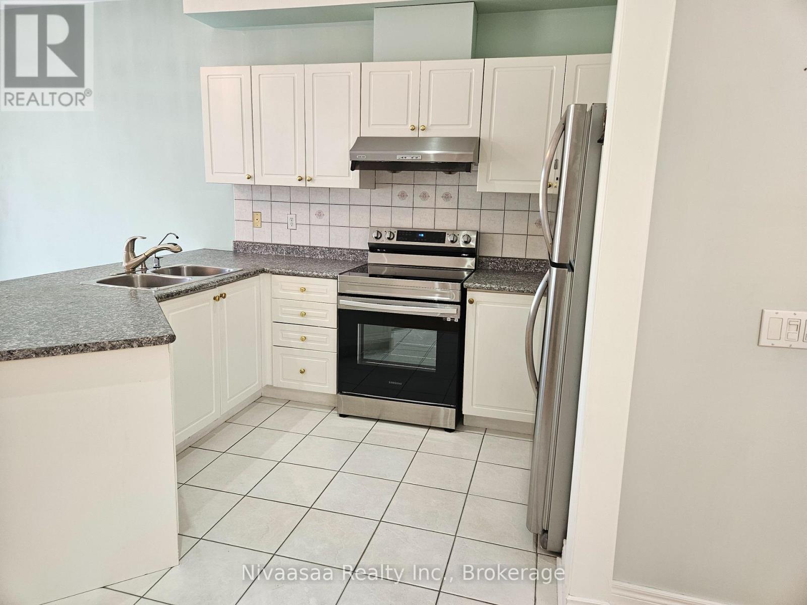 926 Ledbury Crescent, Mississauga, Ontario  L5V 2P8 - Photo 5 - W12947918