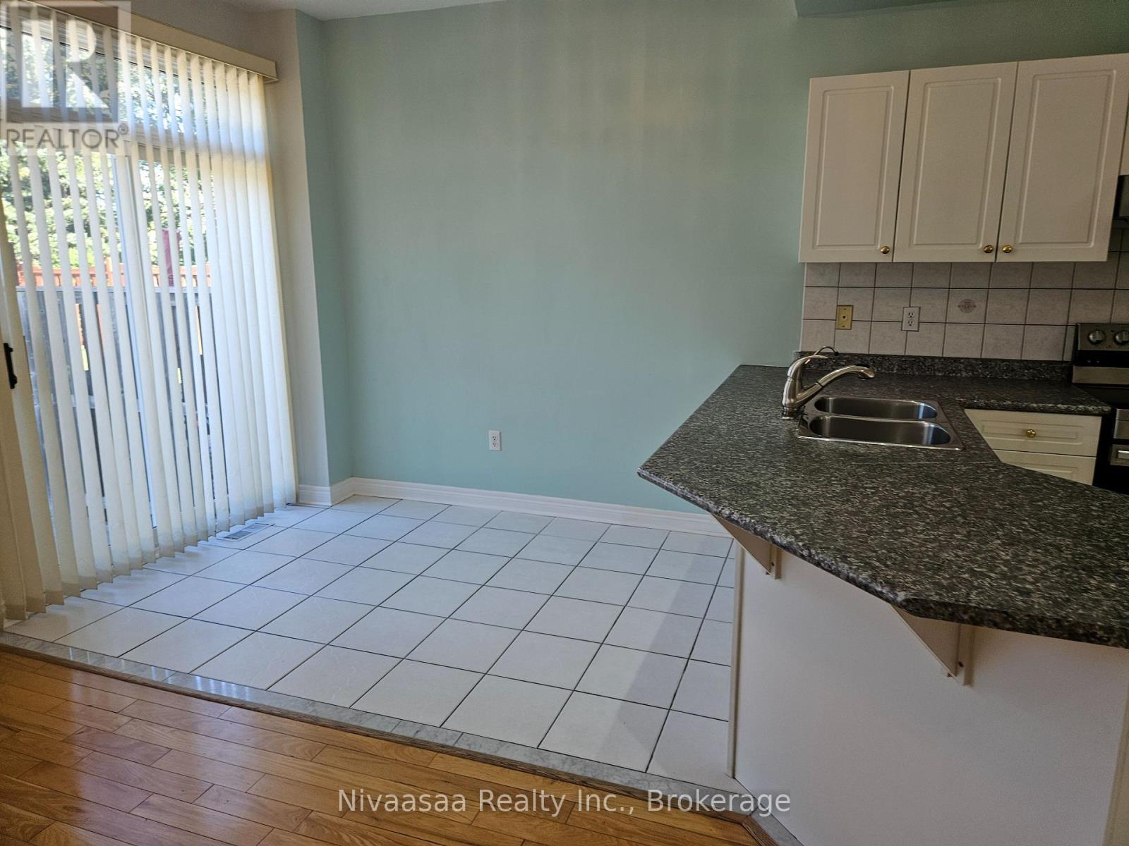 926 Ledbury Crescent, Mississauga, Ontario  L5V 2P8 - Photo 7 - W12947918