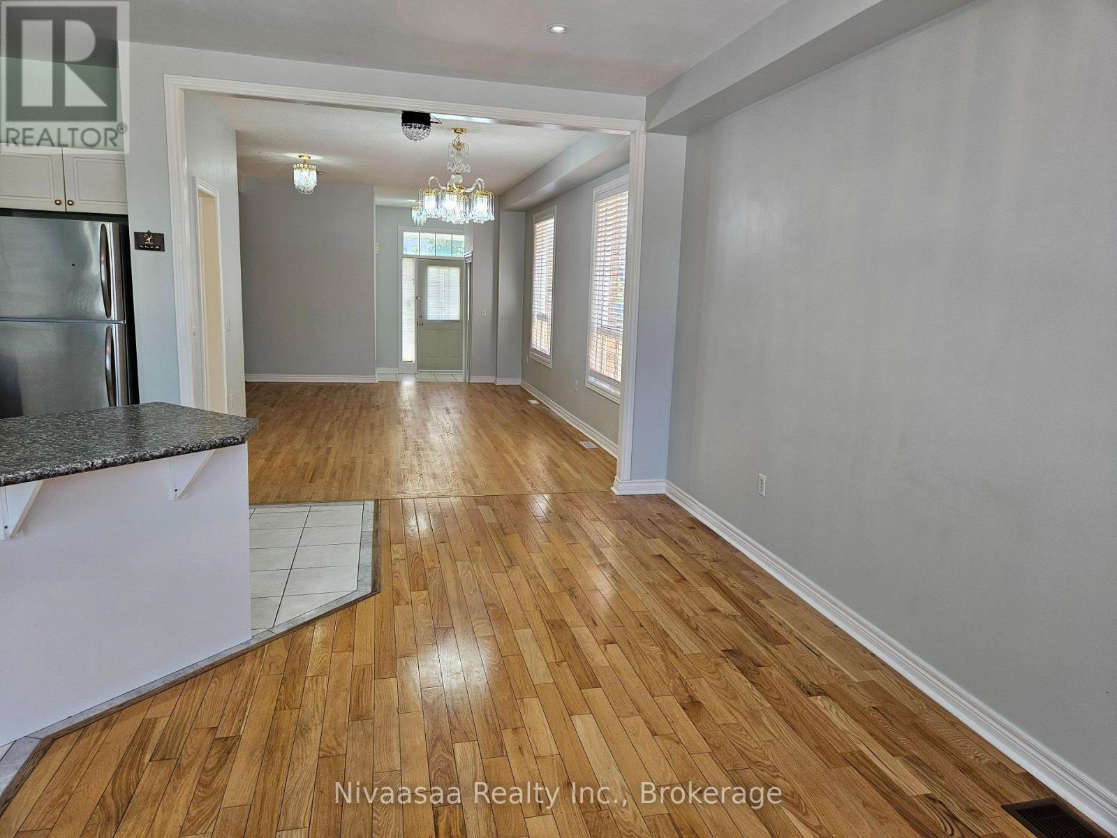 926 Ledbury Crescent, Mississauga, Ontario  L5V 2P8 - Photo 9 - W12947918