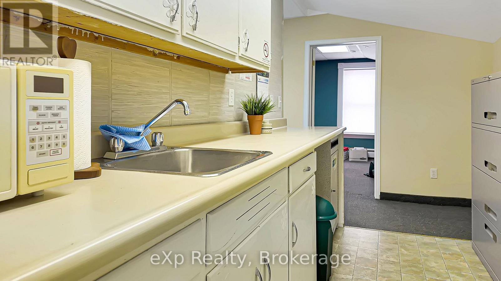 21 Grosvenor Street N, Saugeen Shores, Ontario  N0H 2L0 - Photo 12 - X12947904