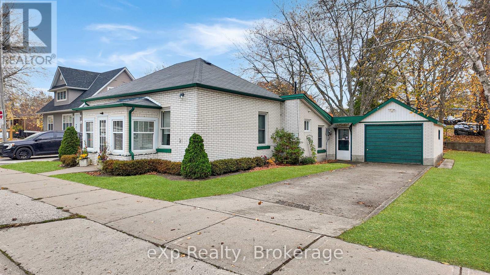 21 Grosvenor Street N, Saugeen Shores, Ontario  N0H 2L0 - Photo 3 - X12947904