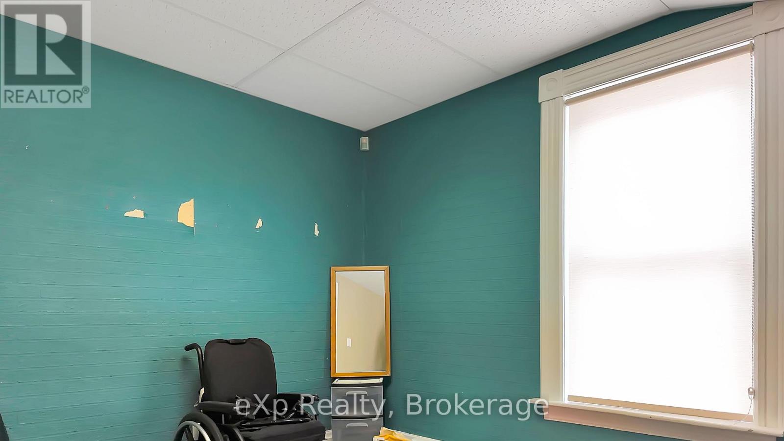 21 Grosvenor Street N, Saugeen Shores, Ontario  N0H 2L0 - Photo 8 - X12947904