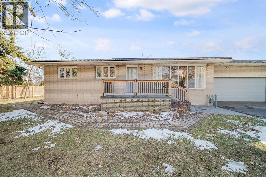 MLS# 26004083: 1055 PARK STREET, Lakeshore, Canada