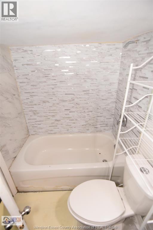 965 Bridge, Windsor, Ontario  N9B 2M9 - Photo 29 - 26006773