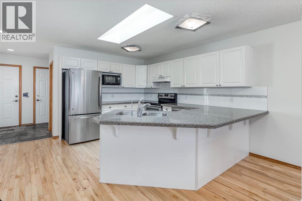 108 Quigley Close, Cochrane, Alberta  T4C 1S4 - Photo 7 - A2292444