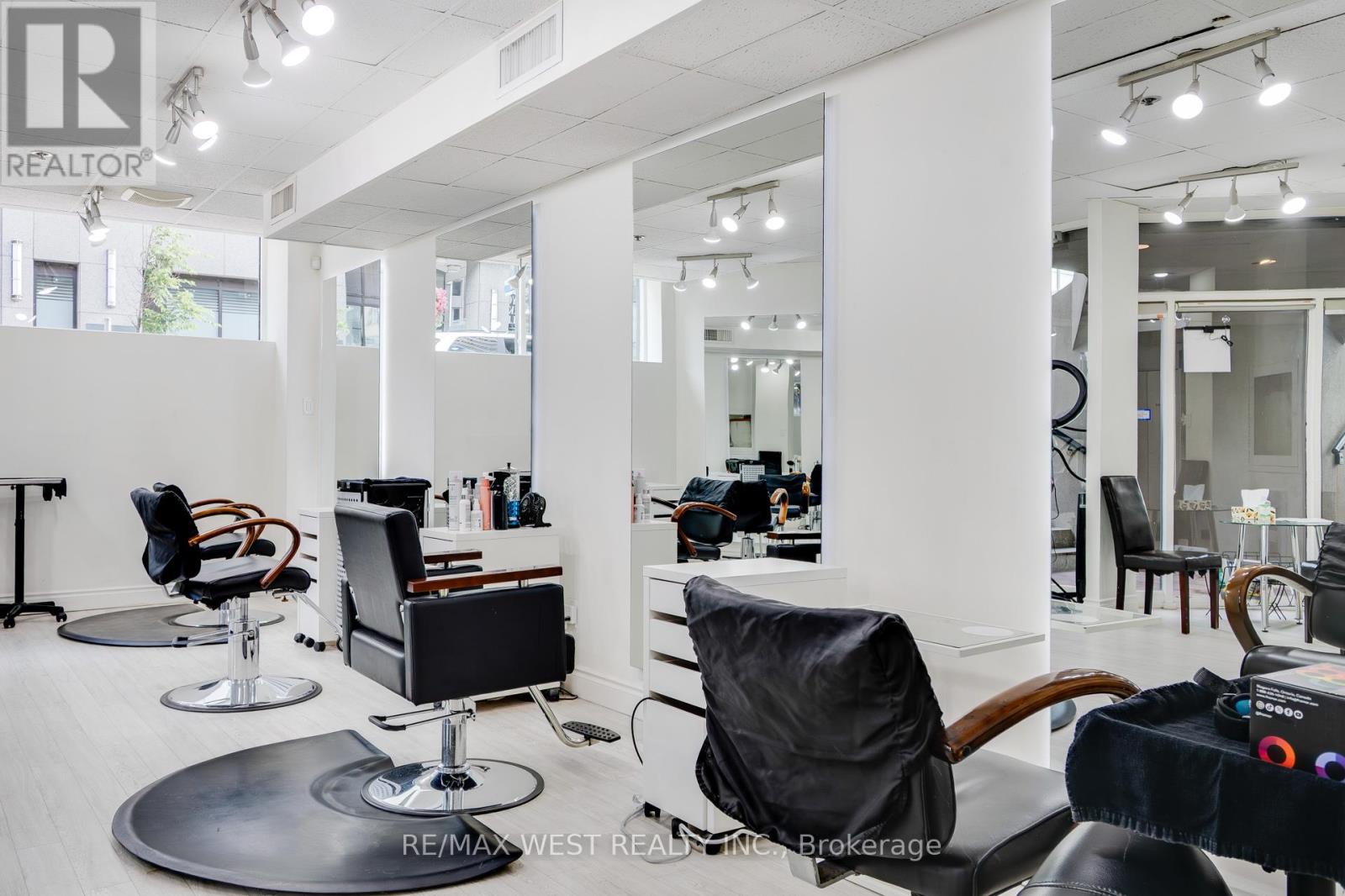 1300 BAY STREET, Toronto, Ontario