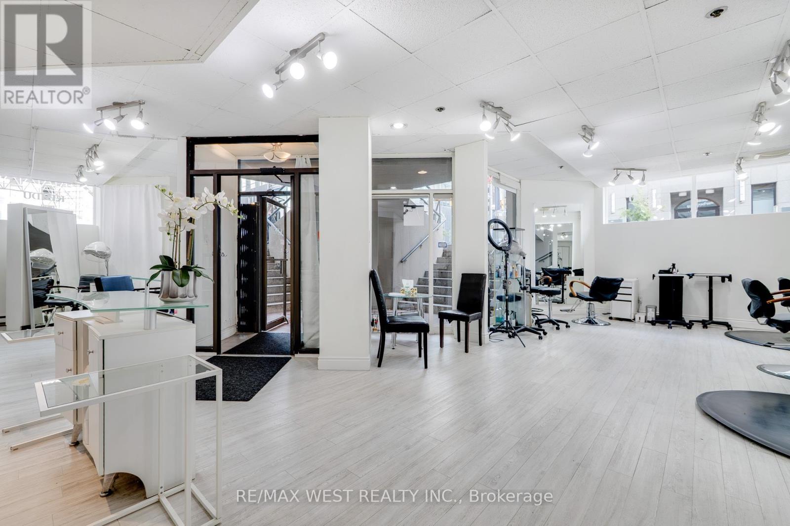 1300 Bay Street, Toronto, Ontario  M5R 3K8 - Photo 18 - C12947870