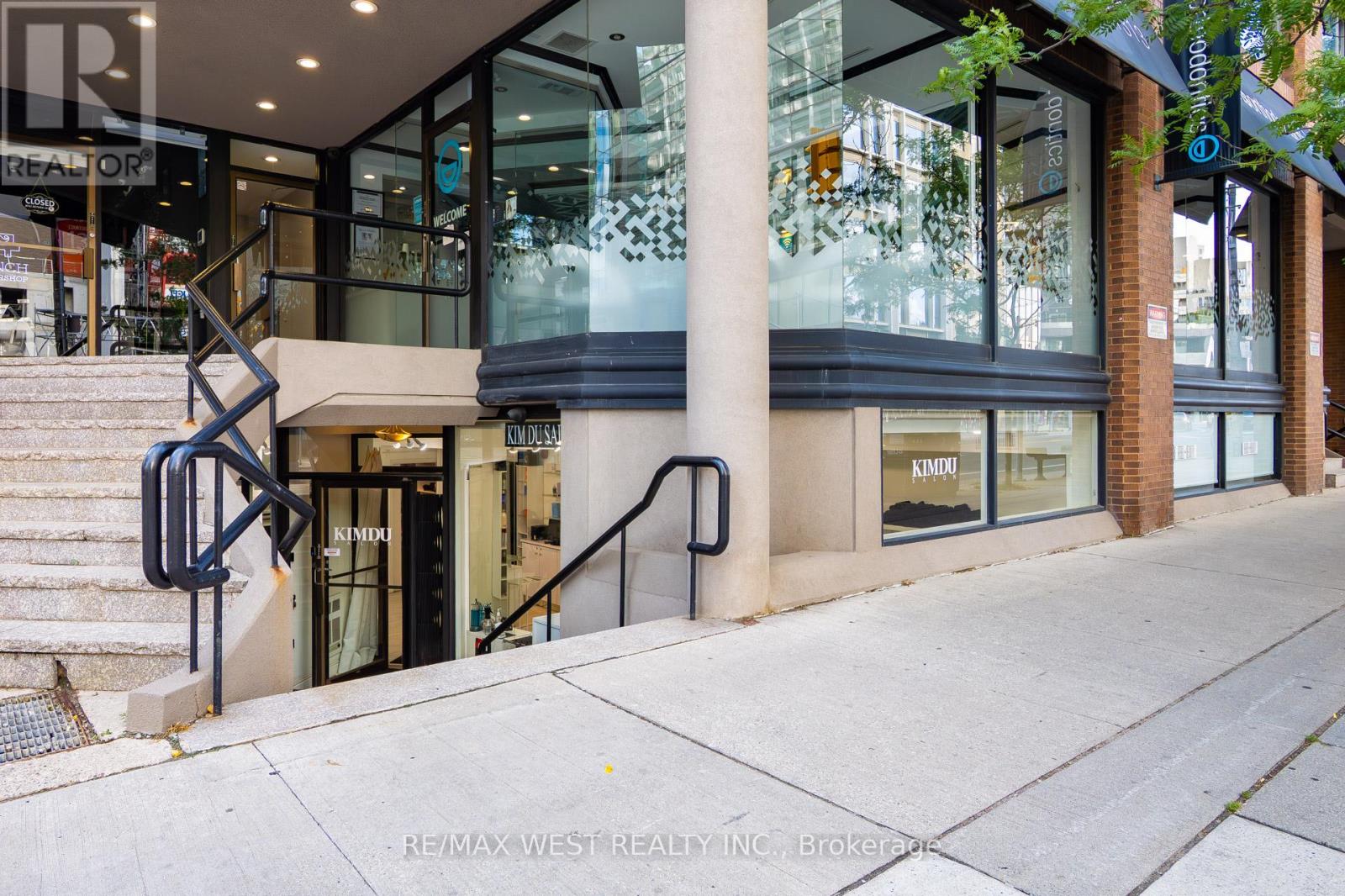 1300 Bay Street, Toronto, Ontario  M5R 3K8 - Photo 9 - C12947870